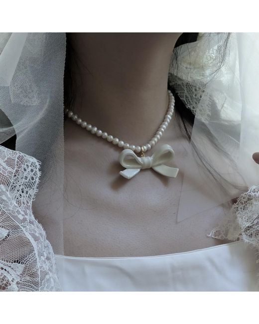 H2 Studio Metallic Bowtie Maniac Medium Ceramic Ribbon Bowtie Round Freshwater Pearl Necklace