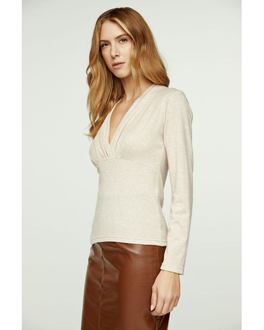 Conquista Natural Melange V Neck Knit Top