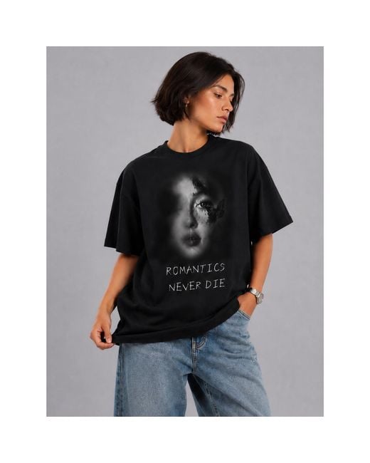 Chic Urban Black Romantics Never Die Oversized T-Shirt