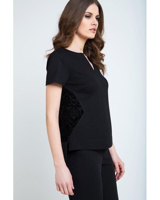 Conquista Black Short Sleeve V Neck Top