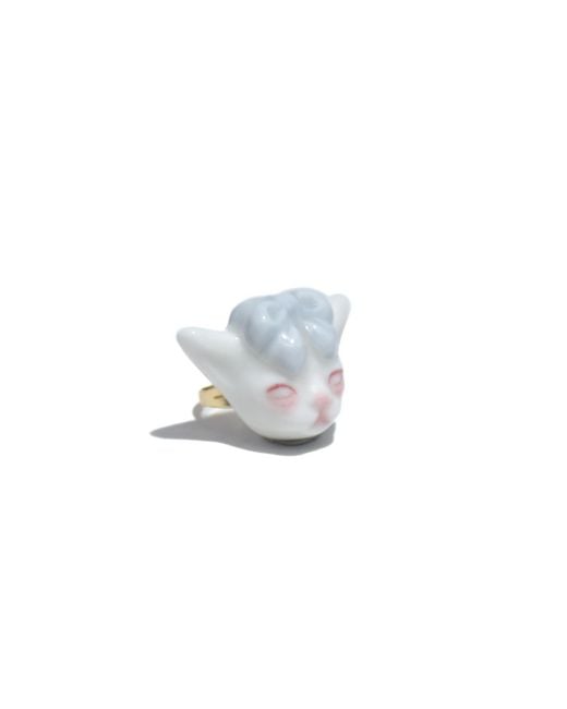 H2 Studio White Angry Puss Porcelain Light Bow Tie Cat 14K Plated Brass Ring