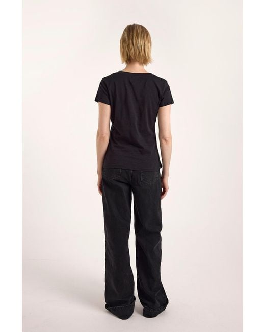 Brodie Cashmere Black Relaxed Fit V Neck Tee