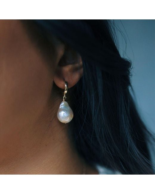 Herself Collections Metallic Solid Beale Pearl Earrings