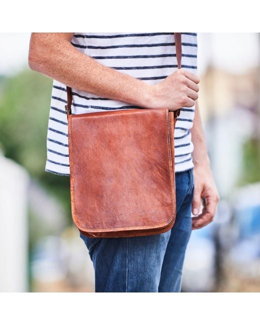 VIDA VIDA Brown Vida Vintage Leather Messenger Day Bag for men