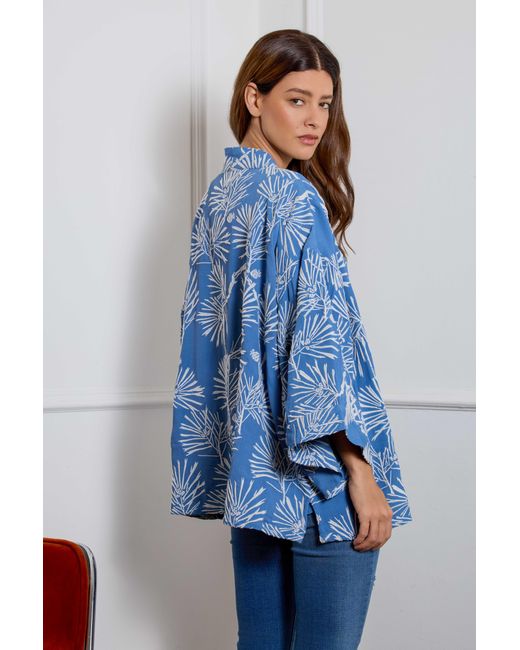 Artemis Muse Blue Ivory Embroidered Japanese Pine Needles Short Fully Lined Kimono