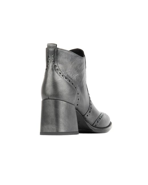Embassy London USA Gray Chloe Low