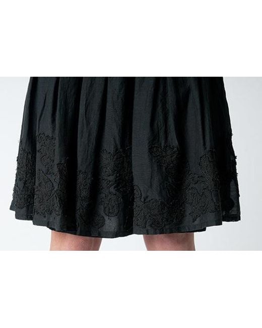 Conquista Black Embroidery Detail Pleated Skirt