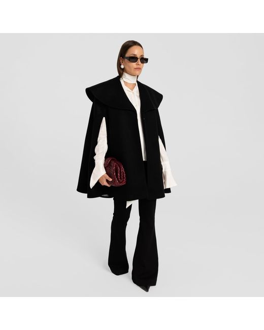 Mandragora Black Wool Cape Sorte