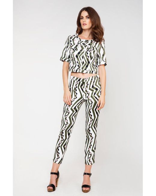 Conquista Black Print Cropped Jacket