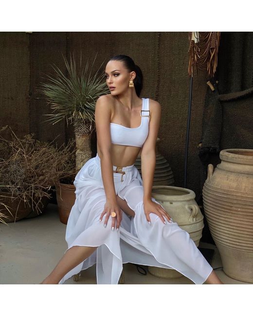 ANTONINIAS White Dulcet One-shoulder Bikini Top With Golden Buckle In