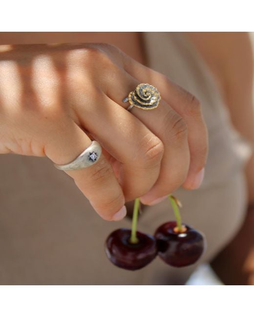1610Istanbul Metallic Peony Ring
