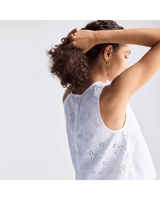 REISTOR White Button Back Embroidered Crop Top