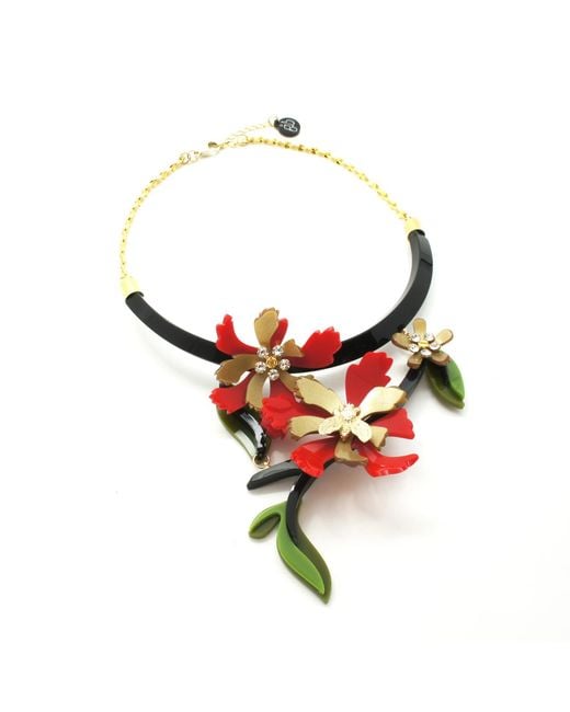 Gissa Bicalho White Acrylic Handmade Necklace Flowers And Bee