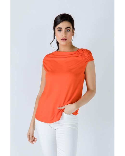Conquista Red Asymmetric Top