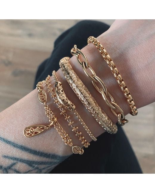 IN CAUDA VENENUM Metallic Dianthus Bracelet