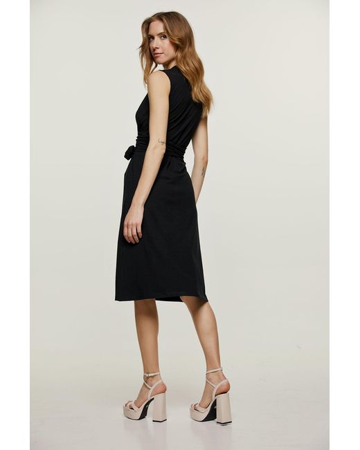 Conquista Black Sleeveless Empire Line Dress