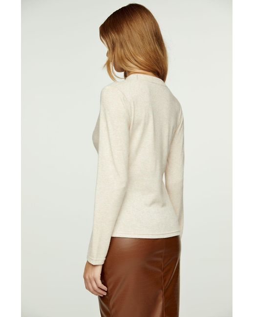 Conquista Natural Melange V Neck Knit Top