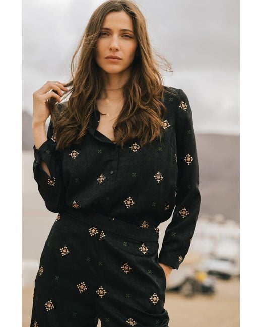 Traffic People Black Sacred Silence Embroidered Graft Shirt