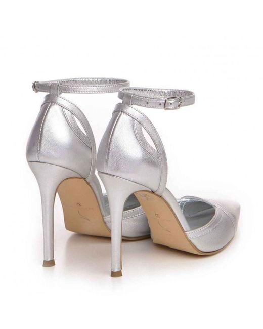 The 5Th Element White Ashanti Pumps
