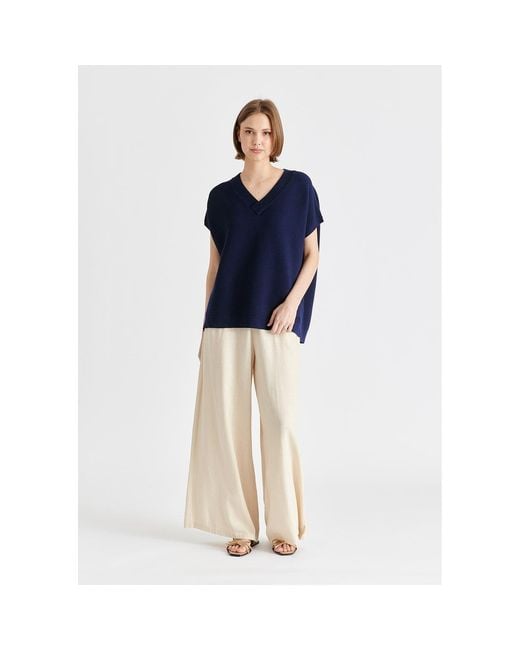 Paisie Blue V-Neck Sleeveless Ribbed Jumper