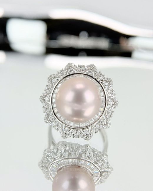 Smuccii White Ameline