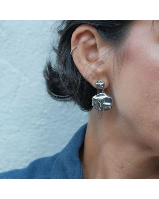 LINYA JEWELLERY Metallic Lora Dangle Round Amorphous Earring