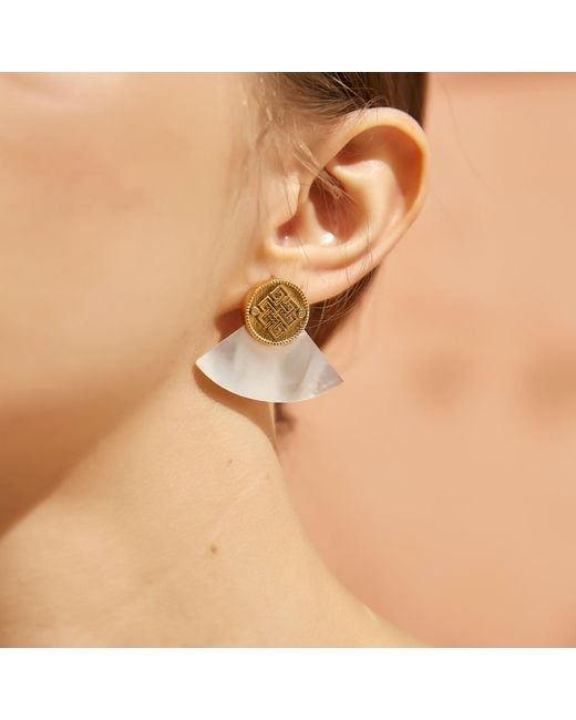 Aurozia Metallic Three Charms Venus Bound/ Plated The Endless Love Knot Fan-Shaped Mother-Of-Pearl Ear Clips
