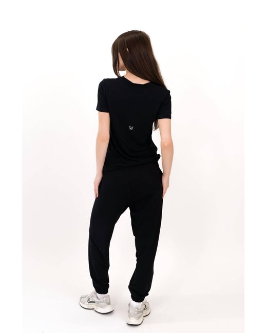 On/Off Essentials Black The Everyday Tee