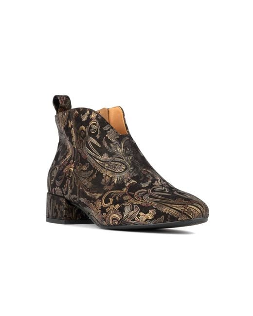 Embassy London USA Brown Iris