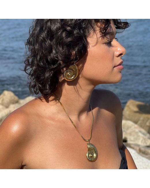 Nazzar Metallic Large Snail Shell Pendant Necklace