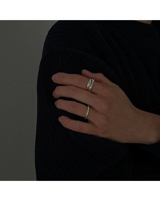 Cote Cache Metallic Symmetry Stackable Wave Ring Set
