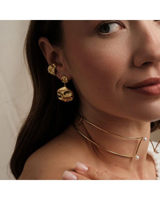 LINYA JEWELLERY Metallic Lora Dangle Round Amorphous Earring