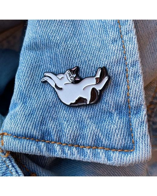 Make Heads Turn Black Enamel Pin Look