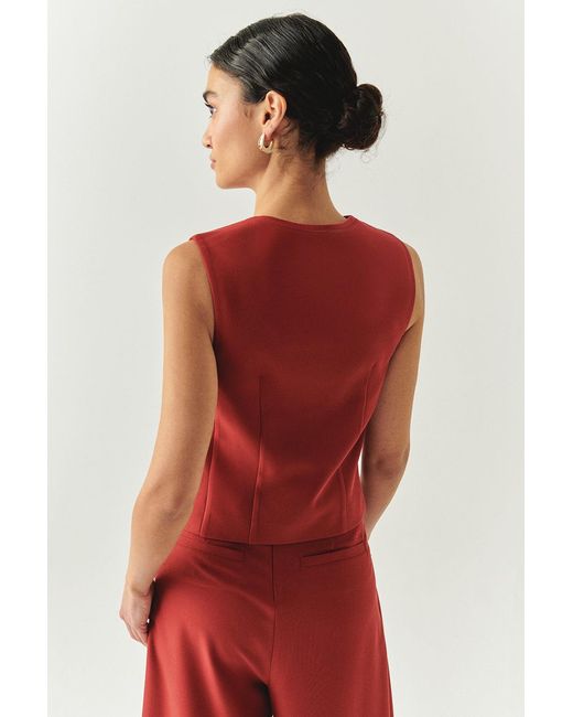 Exquise Red Regular V-Neck Sleeveless Elowyn Vest