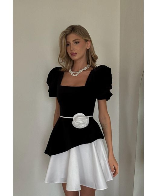 POST MERIDIEM Black Square Neck Short Sleeve Top