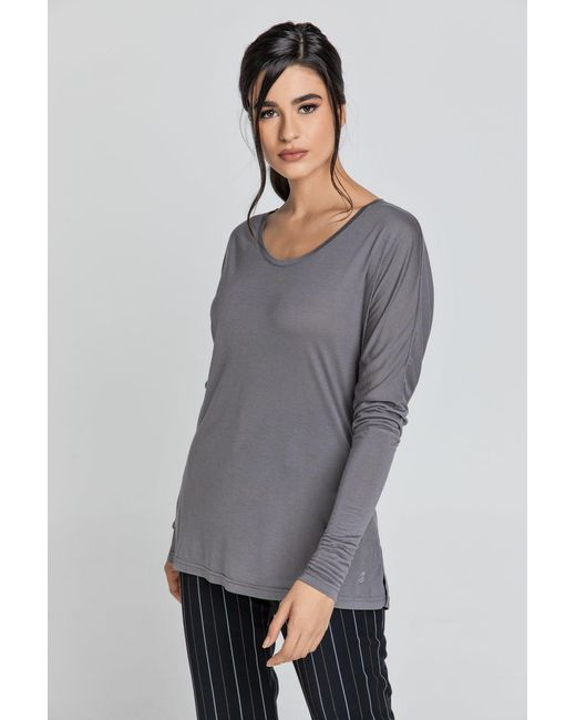 Conquista Gray Dark Top With Long Batwing Sleeves