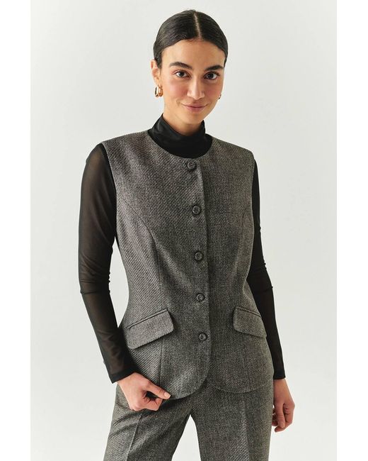 Exquise Black Royal Sleeveless Vest