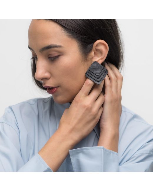WAIWAI Black Layered Leather Studs