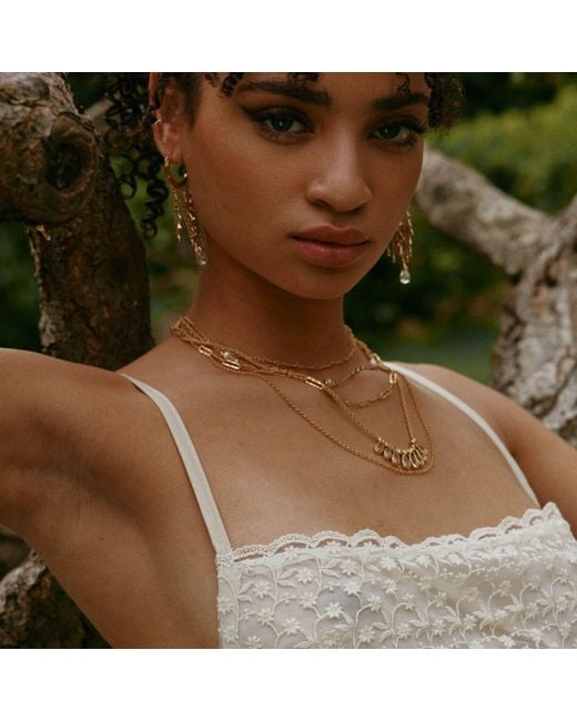 Retro Chic White Aeolian Echo Necklace Set