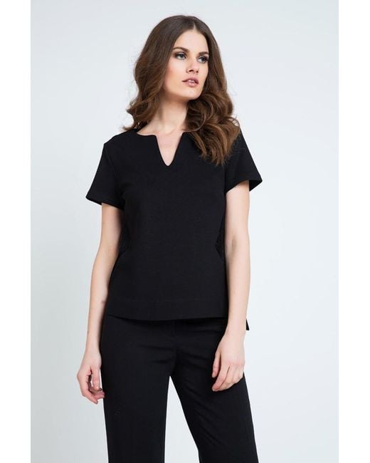 Conquista Black Short Sleeve V Neck Top