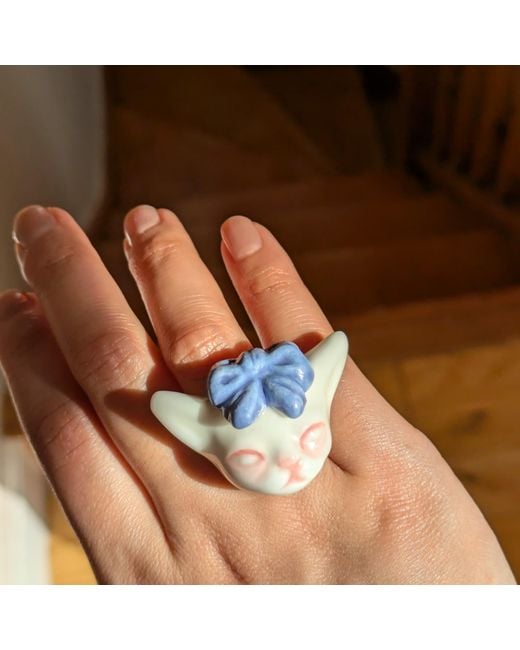H2 Studio Blue Angry Puss Porcelain Bow Tie Cat 14K Plated Brass Ring