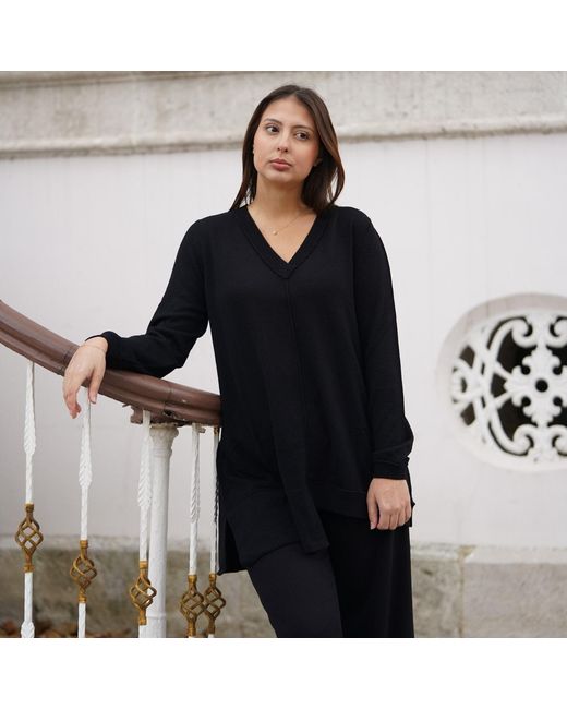 Nuvv Collection Black Asymmetric Merino Wool Sweater – Premium Italian Yarn