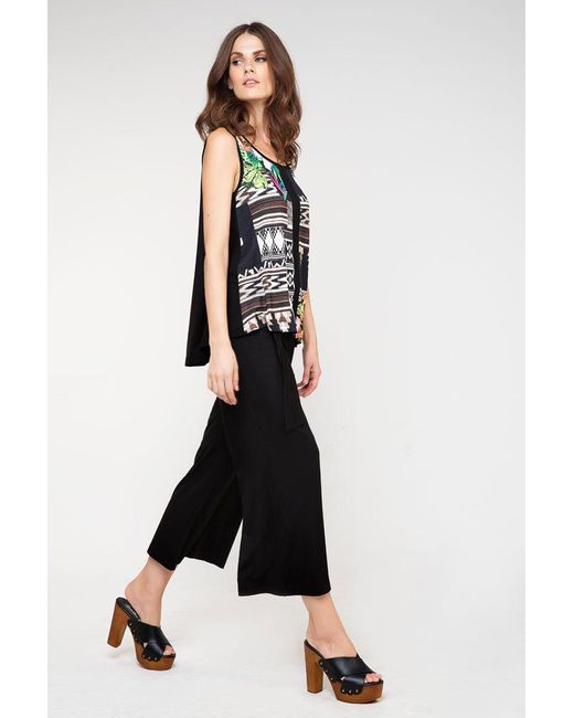 Conquista Black Sleeveless Jungle Print Top