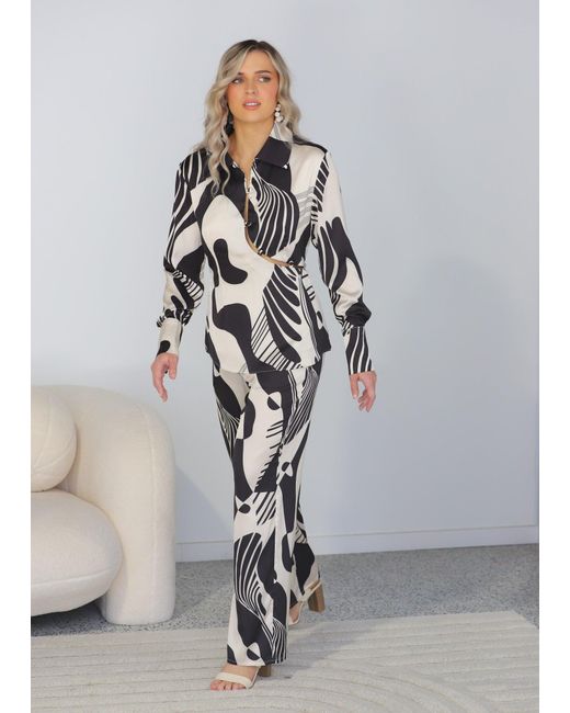 Why Mary White And Retro Pants Suit