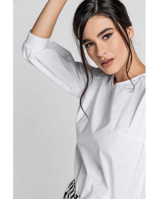 Conquista White Top With Bishop Sleeves