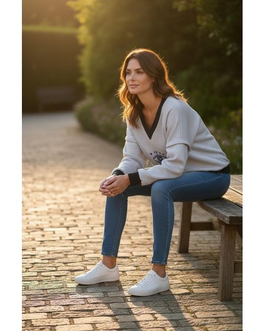 BEIRA Gray Victoria V-Neck Sweatshirt – Starry Eye