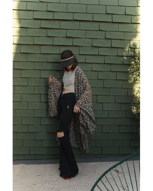 Jennafer Grace Gray Bellis Daisy Kimono