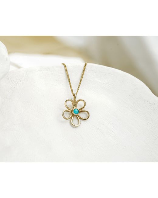 Isla Silver Metallic Flower Pendant With Stone