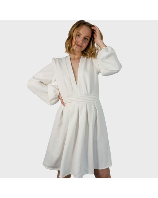 Viktoriabolla White Rachel Dress Off