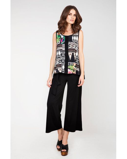 Conquista Black Sleeveless Jungle Print Top